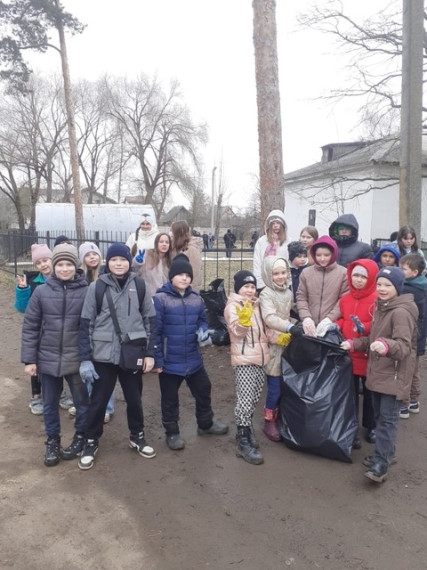 Школьники приняли участие общегородском субботнике.